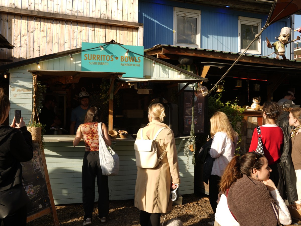 MOJEWA Holzmarkt Stand