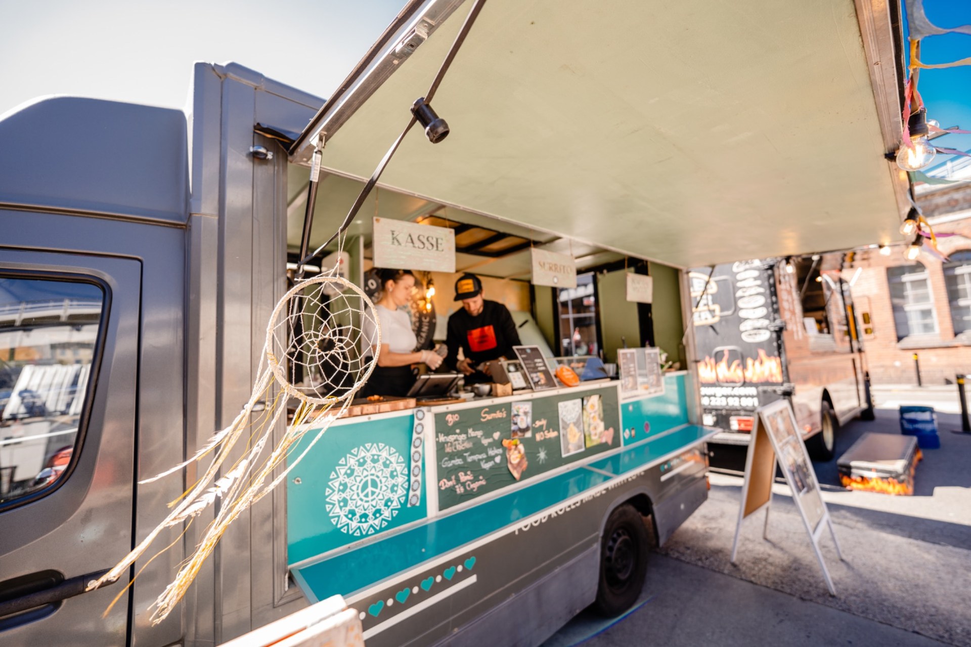 Monika & Jean am MOJEWA Foodtruck