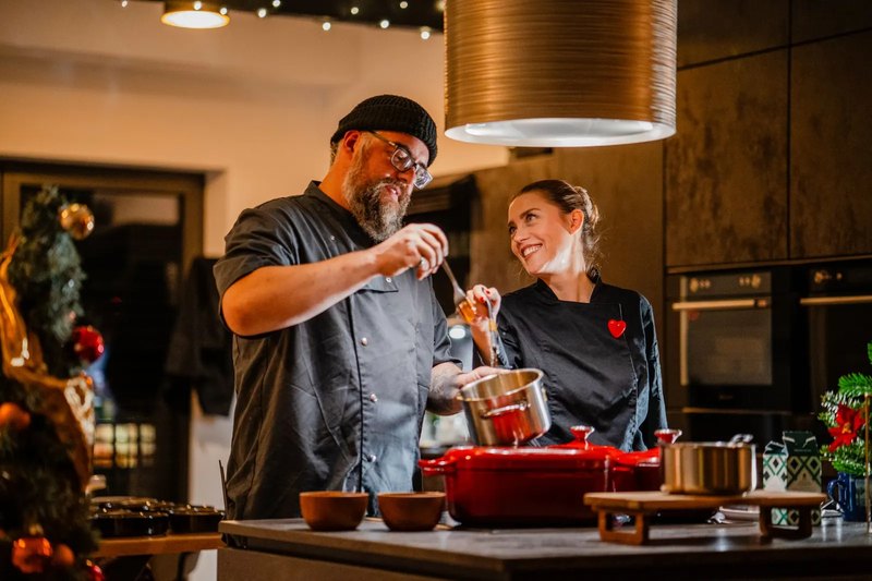In der MOJEWA Manufaktur in Berlin-Weißensee wird gekocht